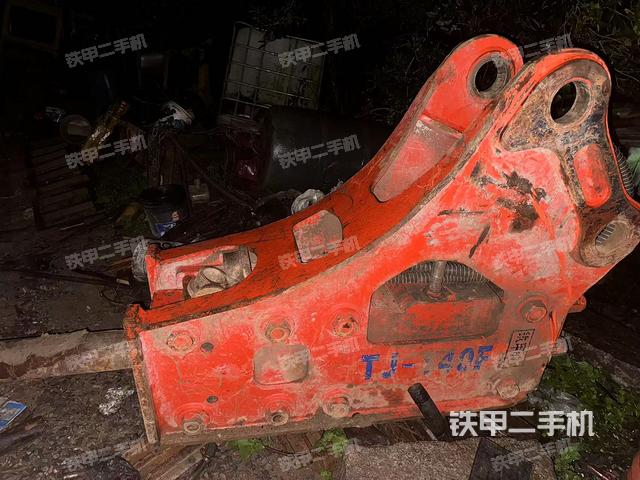 整机右后45°（设备外观及核心部件）