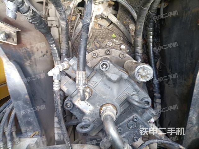 回转马达和主控阀（整机外观）