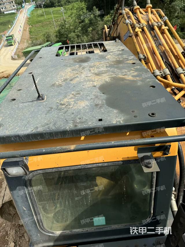 驾驶室顶部（整机外观）