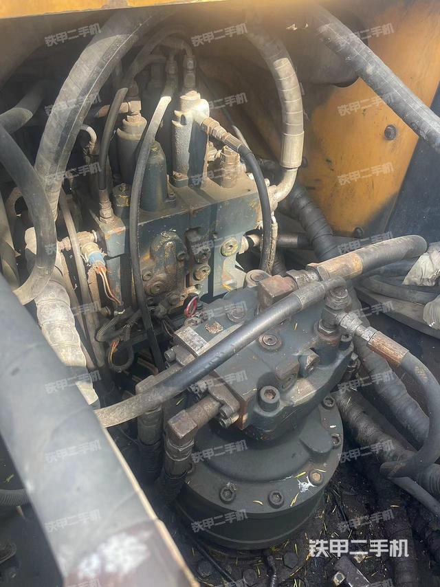 回转马达和主控阀（整机外观）