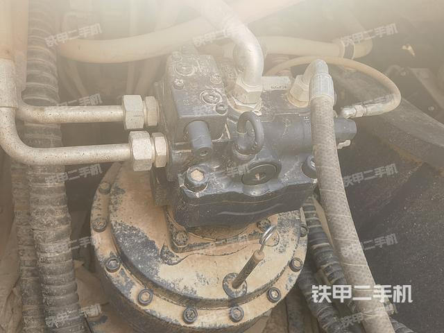 回转马达和主控阀（整机外观）