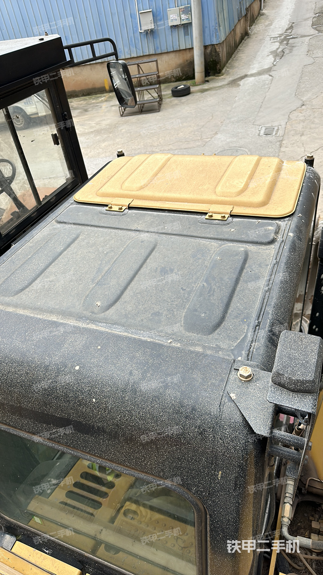 驾驶室顶部（整机外观）