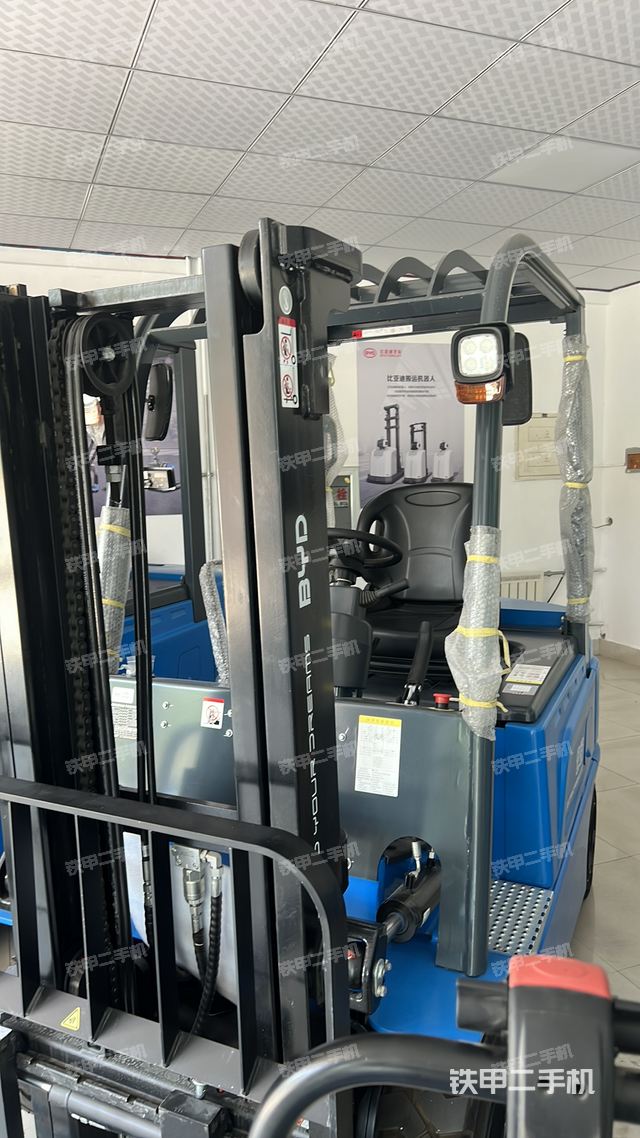 整机右后45°（设备外观及核心部件）