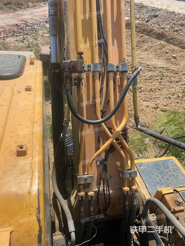 驾驶室顶部（整机外观）