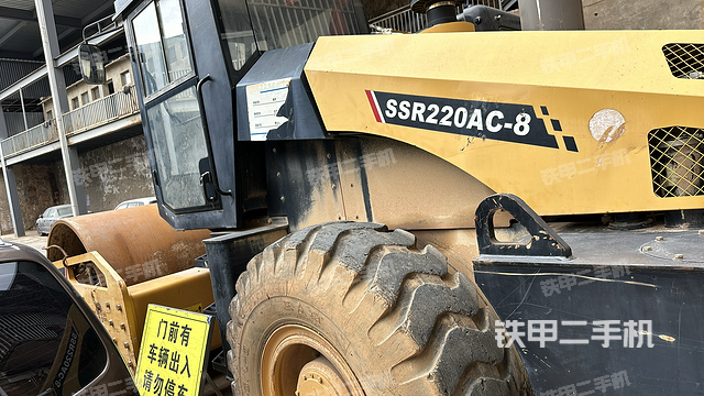 整机左侧（设备外观及核心部件）