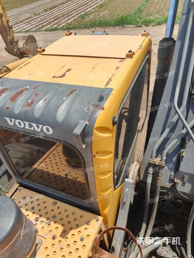 驾驶室顶部（整机外观）