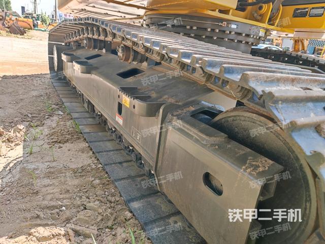 右側(cè)履帶整體(行走機(jī)構(gòu)) 右側(cè)履帶整體(行走機(jī)構(gòu))