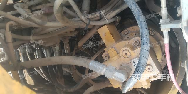 回转马达和主控阀（整机外观）