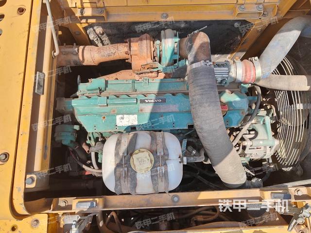 回转马达和主控阀（整机外观）