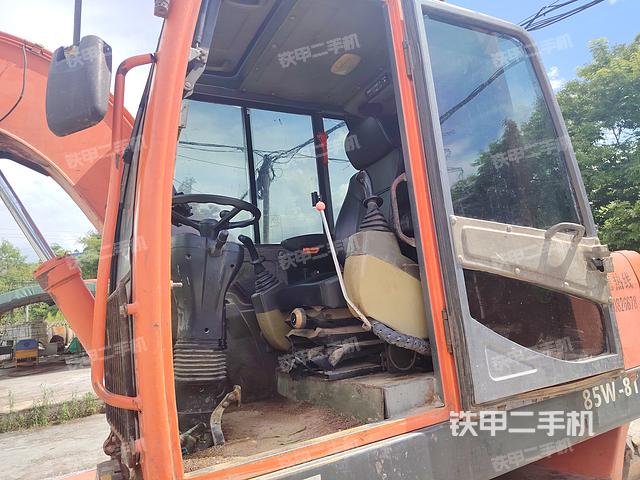 驾驶室整体（整机外观）