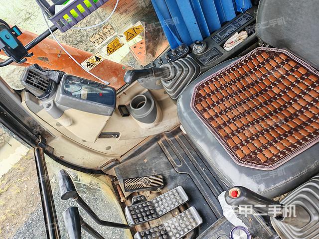 驾驶室顶部（整机外观）