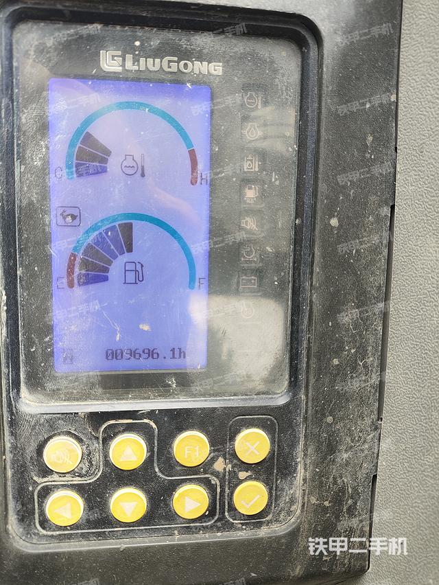 驾驶室顶部（整机外观）