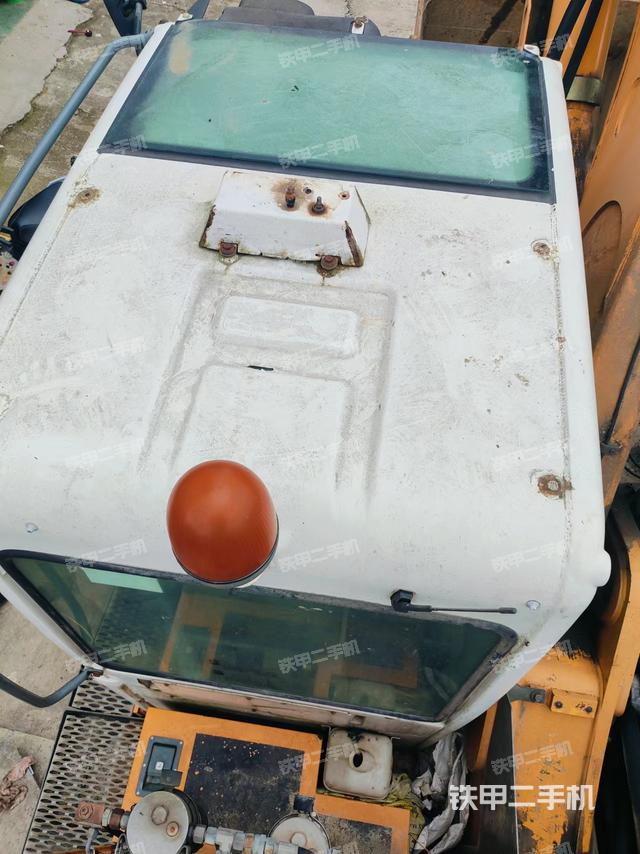 驾驶室顶部（整机外观）