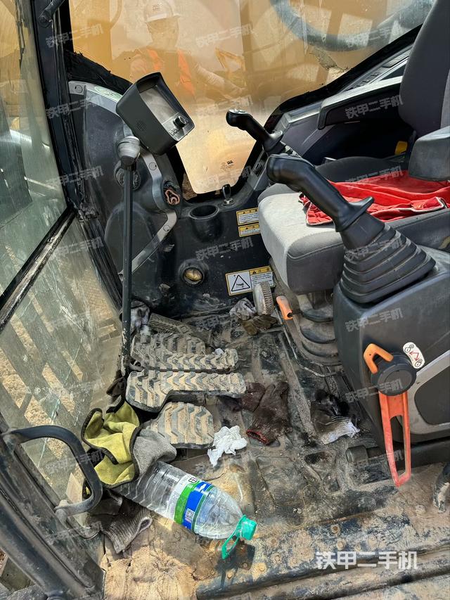 驾驶室整体（整机外观）