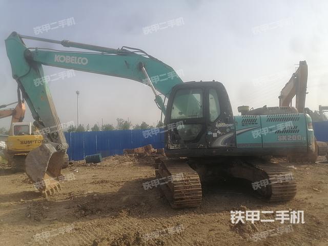 神钢SK200-8挖掘机