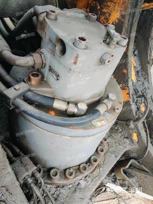 回转马达和主控阀（整机外观）