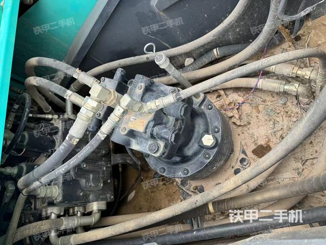 回转马达和主控阀（整机外观）