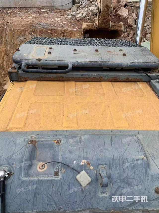 驾驶室顶部（整机外观）