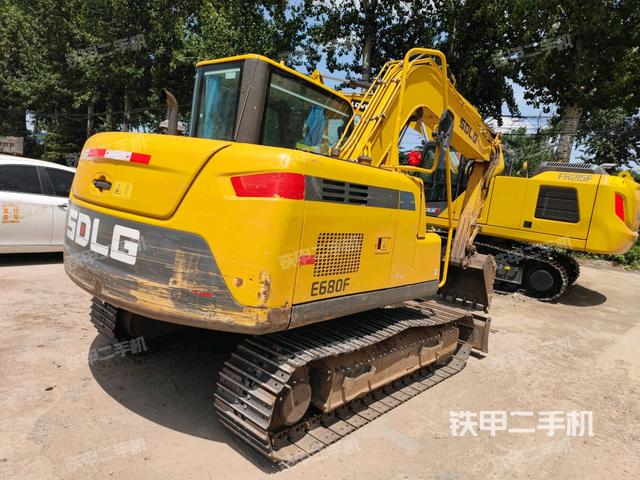 山東臨工E675F挖掘機(jī)