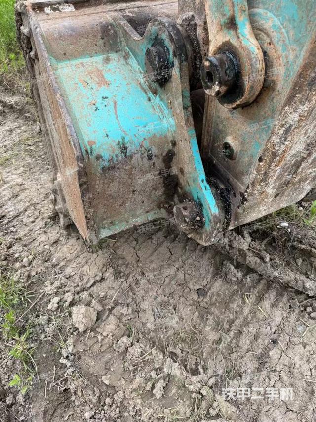 驾驶室顶部（整机外观）