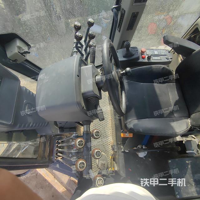 驾驶室操作台（设备外观及核心部件）