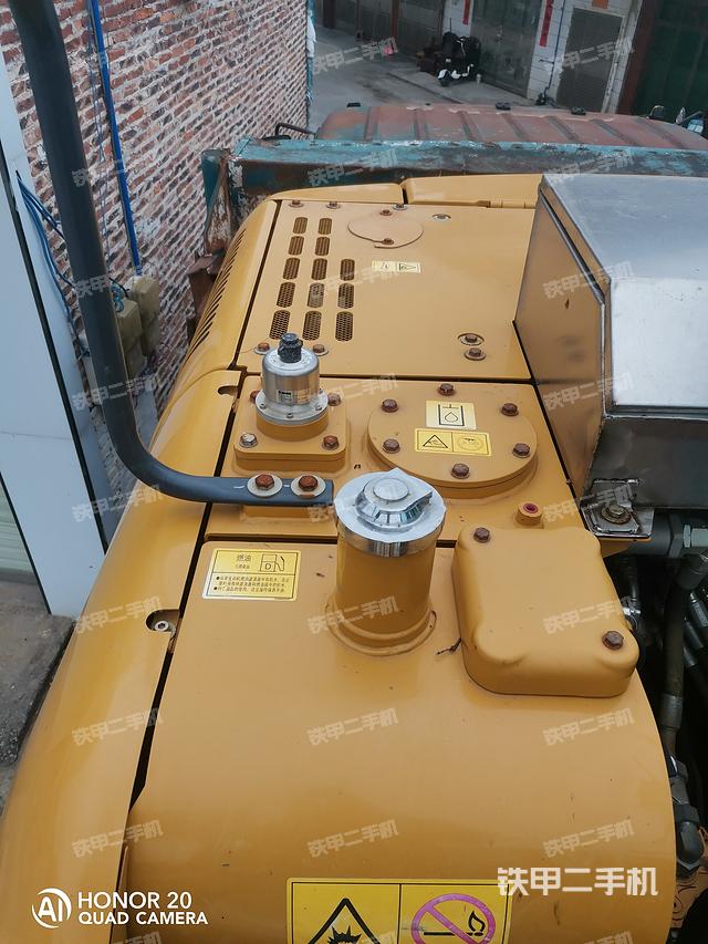 驾驶室顶部（整机外观）