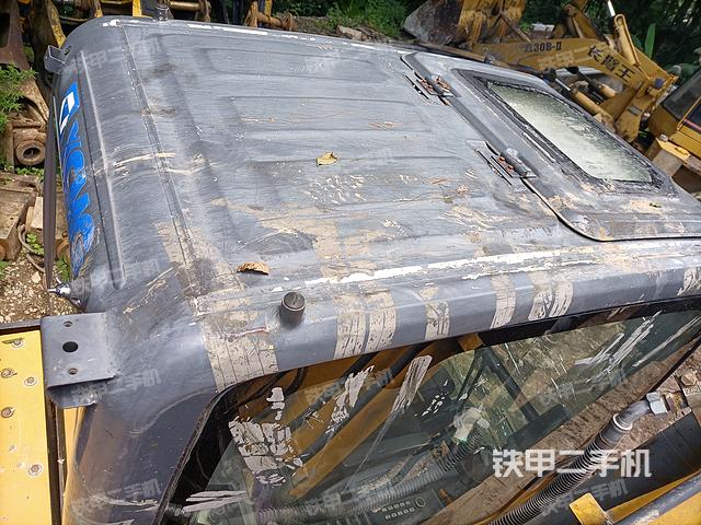 驾驶室顶部（整机外观）