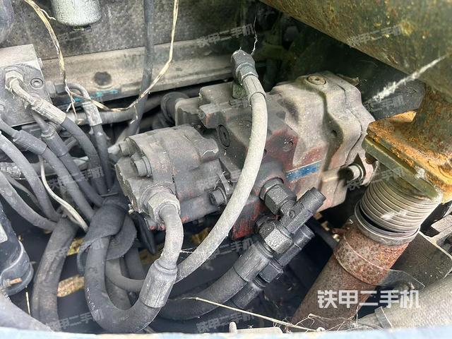 液压泵舱室正面整体（整机外观）