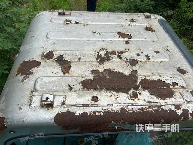 驾驶室顶部（整机外观）