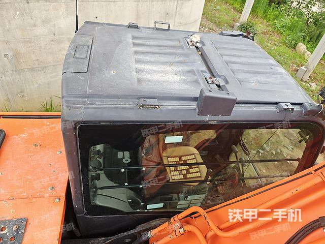 驾驶室顶部（整机外观）