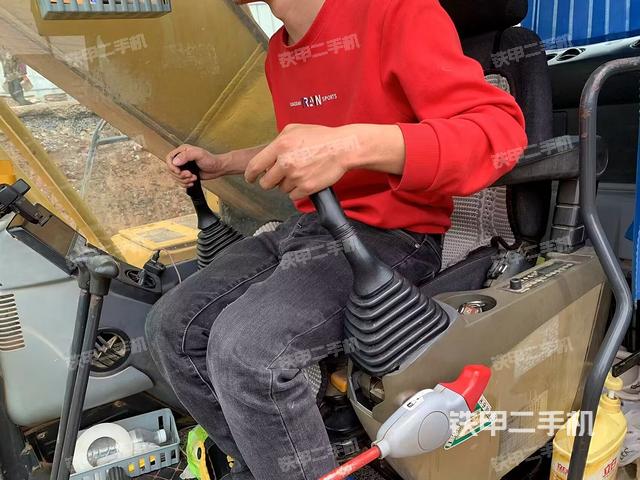 驾驶室整体（整机外观）