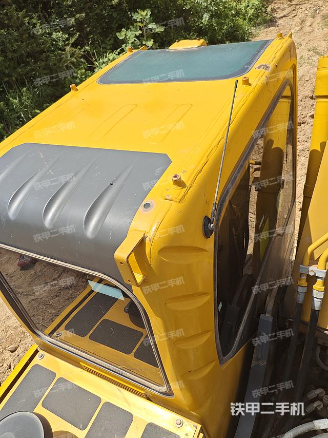 驾驶室顶部（整机外观）