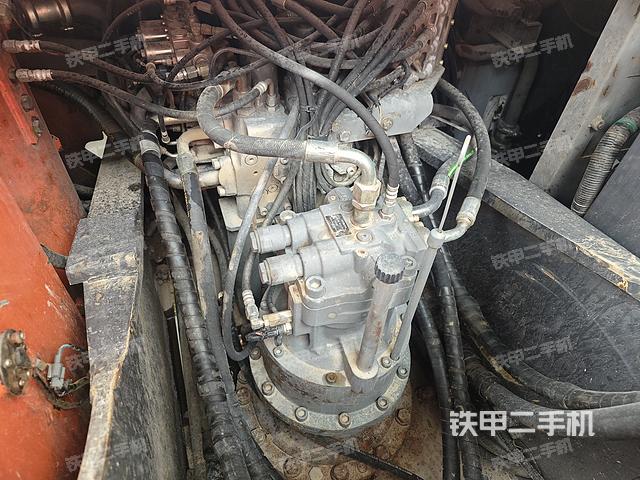 回转马达和主控阀（整机外观）