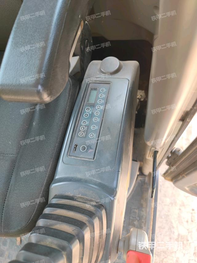 座椅右側(cè)控制臺(tái)/鑰匙門/油門/含右手柄（駕駛室部分）