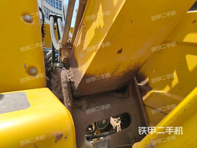 大臂根部?斜（工作和回轉(zhuǎn)裝置）