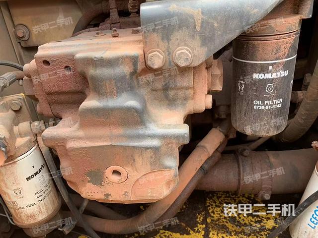 液压泵舱室正面整体（整机外观）