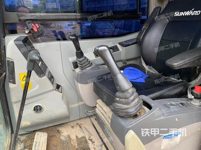 驾驶室整体（整机外观）