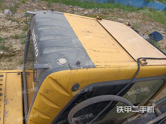 驾驶室顶部（整机外观）