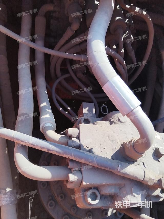 回转马达和主控阀（整机外观）