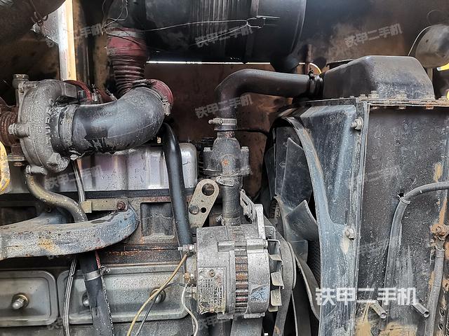 发动机左侧（整机外观及大件）