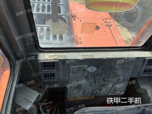 駕駛室頂部(整機外觀) 駕駛室頂部(整機外觀)
