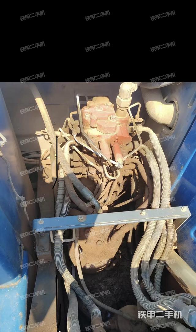 回转马达和主控阀（整机外观）