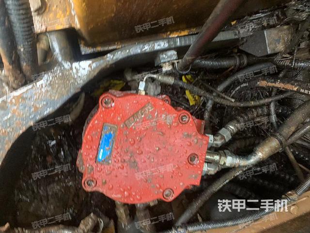 回转马达和主控阀（整机外观）