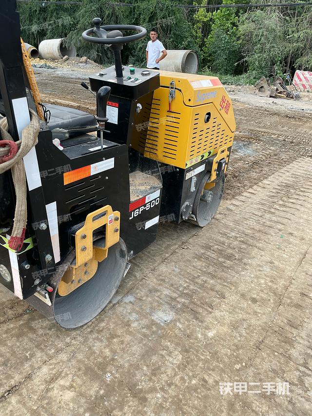 驾驶室操作台（设备外观及核心部件）