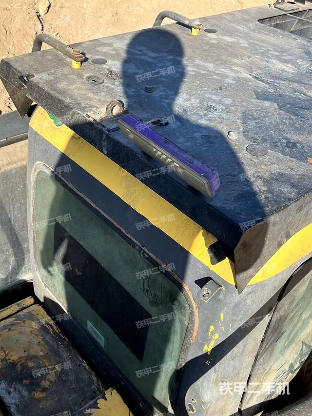 驾驶室顶部（整机外观）