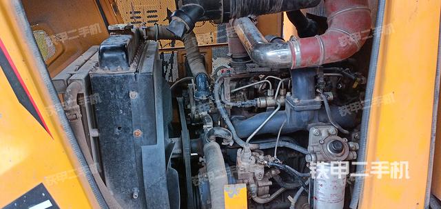 发动机右侧（整机外观及大件）