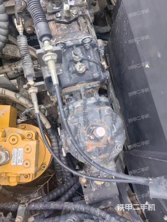 回转马达和主控阀（整机外观）