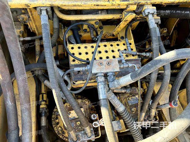 回转马达和主控阀（整机外观）