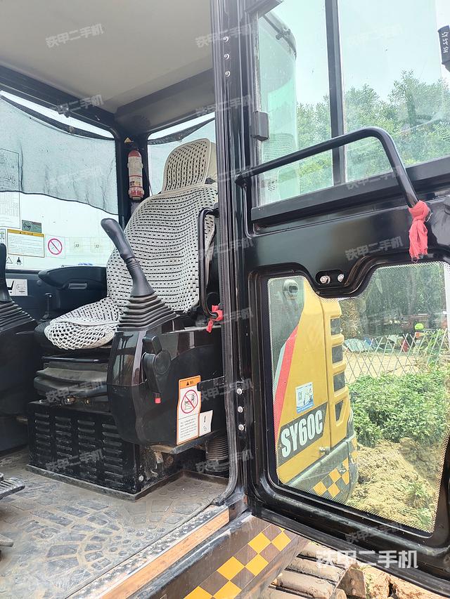 驾驶室整体（整机外观）