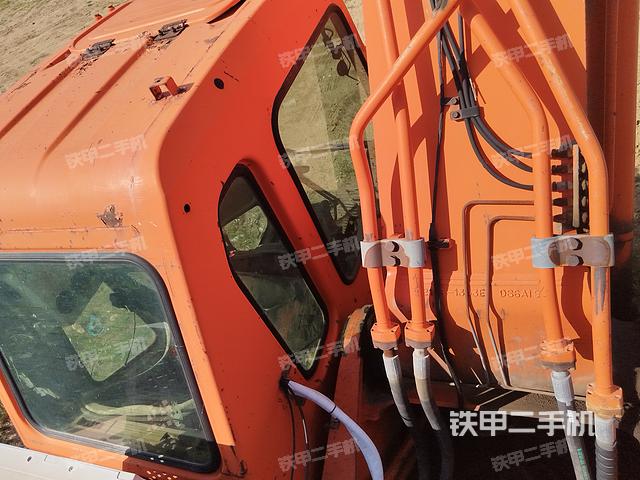 驾驶室顶部（整机外观）